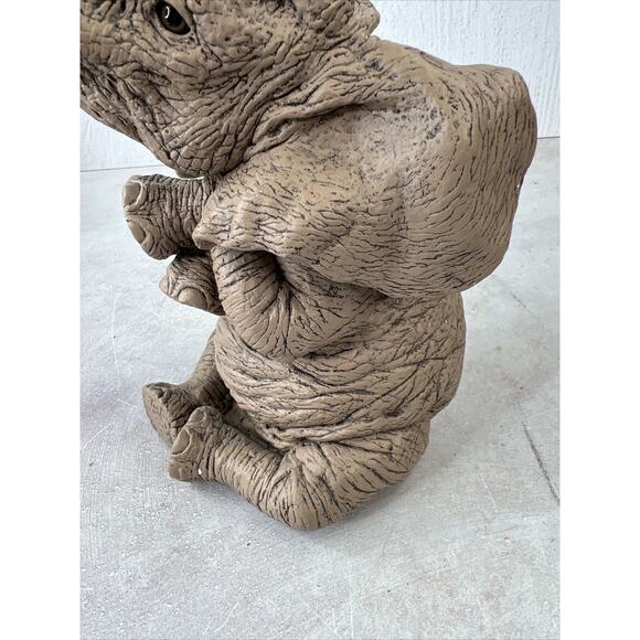 The‎ Herd Peanut Sr. Elephant #3136 Martha Carey Tusk Missing Small Chips - Picture 6 of 11